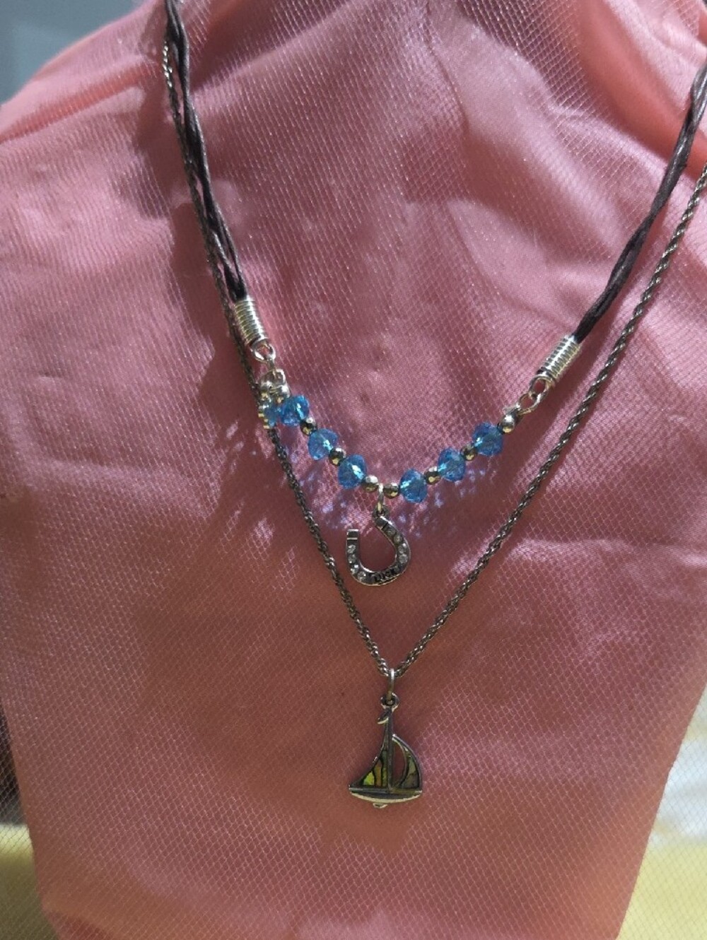 4 Beautiful Necklaces.. Vintage & Modern - Picture 3 of 7